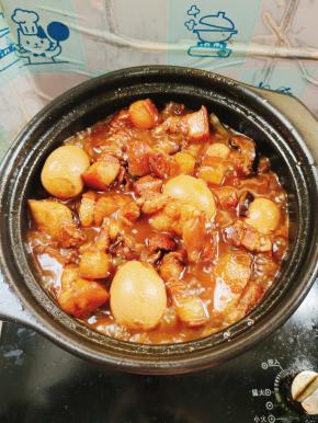 转大火收汁儿！将汤汁儿收成比较厚重的状态就可以了！