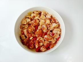 抓拌均匀腌制15分钟。