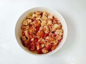 抓拌均匀腌制15分钟。