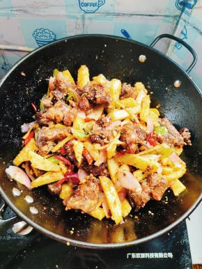 起锅前放入适量的熟白芝麻翻炒均匀即可食用！