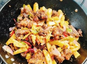 起锅前放入适量的熟白芝麻翻炒均匀即可食用！