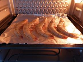 送入预热好的烤箱。 