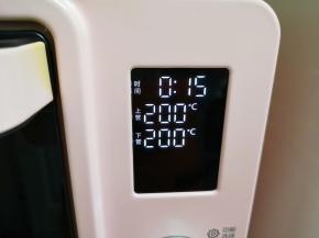 上下管200度烤15分钟，烤至10分钟的时候翻面。 