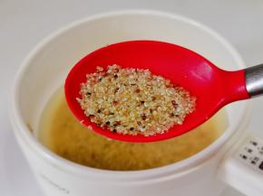 白芽煮出来即可关火，焖10分钟。