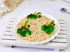 装盘摆上蔬菜就好啦！