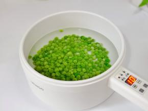 豌豆煮熟。