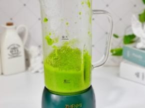 捞出倒入破壁机中，打成泥。