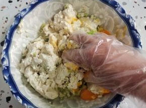 用手捏碎！