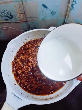 放入适量的水淀粉！