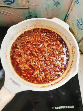 继续翻炒2分钟即可关火！