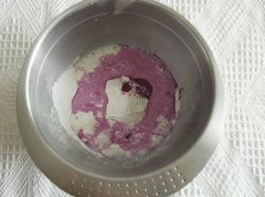 糯米粉+玉米淀粉+糖+牛奶混合。