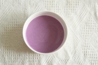 搅打均匀过筛，盖上保鲜膜，扎几个孔，蒸锅水开后上锅蒸25分钟。