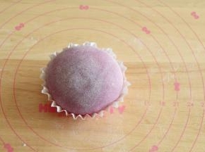 收口朝下，倒扣入纸托，就搞定啦！