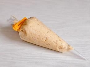 装入裱花袋中。