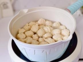 煮熟捞出即可。（漂浮在水面即可）