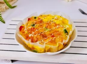 取出挤上蛋黄酱。