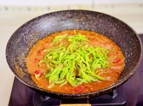 加入西葫芦丝。