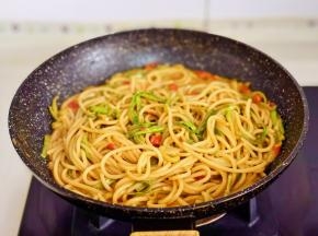 小火翻炒均匀。