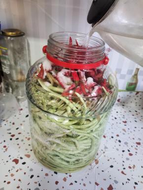 再倒入适量的凉开水！