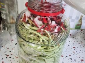 再倒入适量的凉开水！