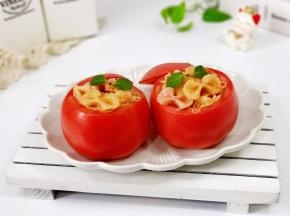 蝴蝶面盛入番茄盅即可。