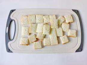 吐司切的小方块。