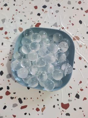 看看这个的冰球圆溜溜的，好可爱！