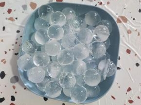 看看这个的冰球圆溜溜的，好可爱！