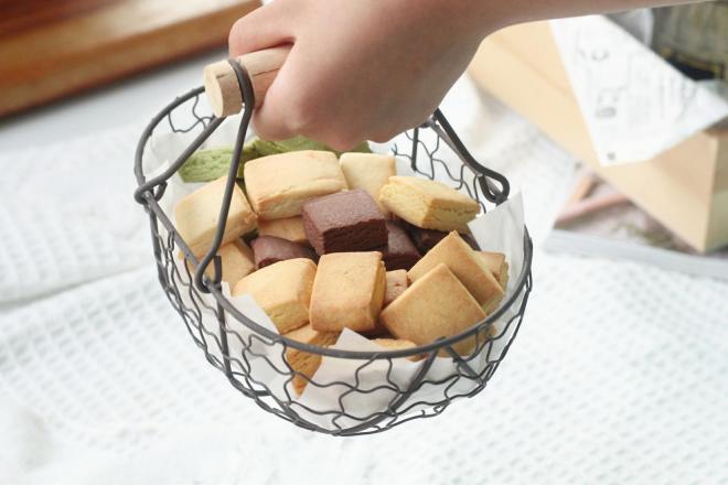 嘎嘣脆，四色炼乳小方，一口一个小零食，0失败！