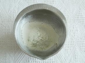 一份：抹茶粉+低粉一起筛入。