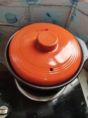 盖上盖子大火煮开转小火煮6分钟！