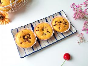 孩子们吃了蛋糕都赞不绝口。 