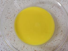 倒入盆里晾凉。 