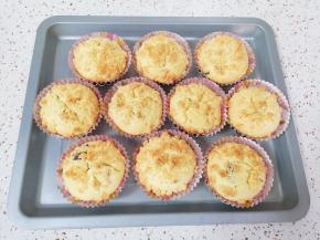 烤至酥粒变成金黄色即可出炉。 