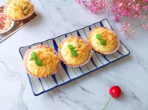 满屋子都飘着马芬蛋糕的香味。 