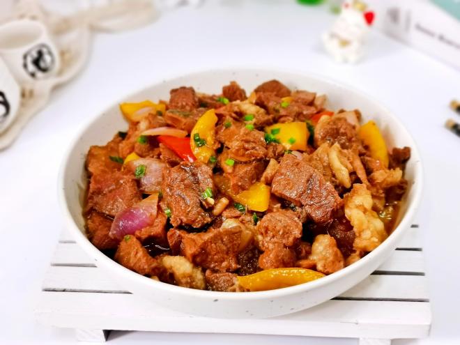 彩椒炖牛肉