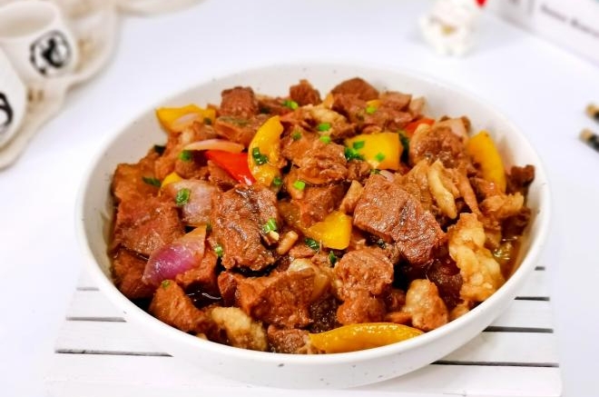 彩椒炖牛肉