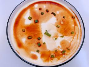 再淋上芝麻油撒上葱花即可