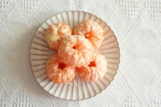 橘子去壳，1-2只用破壁机榨汁。