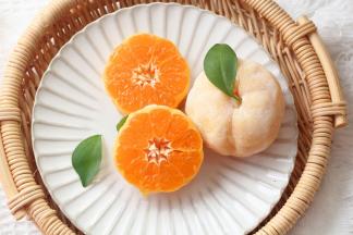 不用冷藏，就可以直接开吃啦，软糯的糯米皮，裹着多汁的橘子，酸酸甜甜，超软糯。配上冰镇饮料喝个下午茶，冰凉解暑，巨好吃！