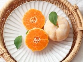 不用冷藏，就可以直接开吃啦，软糯的糯米皮，裹着多汁的橘子，酸酸甜甜，超软糯。配上冰镇饮料喝个下午茶，冰凉解暑，巨好吃！