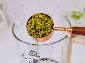 加入绿豆。（可以提前泡上）