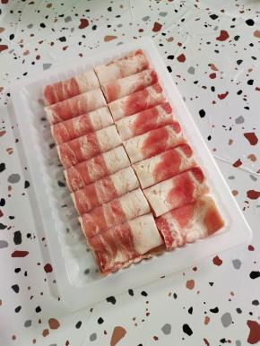 准备一盒肥牛卷备用！（也可以换成瘦肉片或者鱼片？）