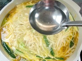 放入一大勺白醋调味儿！