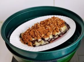 隔水蒸3分钟，焖3分钟再打开。