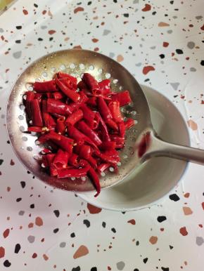 捞出控干水分！