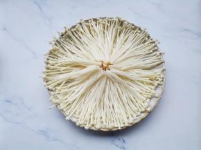 金针菇平铺到盘底