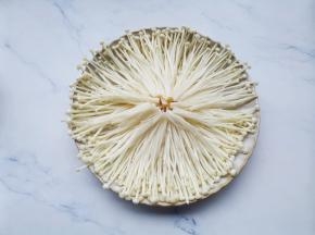 金针菇平铺到盘底