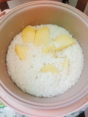 米饭已经蒸熟了！