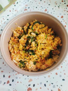 翻拌均匀即可食用！如果搭配嫩嫩的生菜一起包着吃。味道更赞哦！